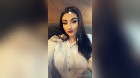 HannahReynoldss — Let me distract you