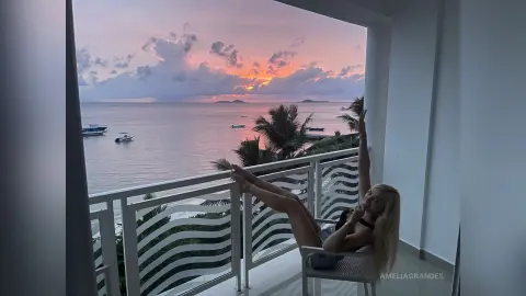 AmeliaGrandes — Seychelles babe