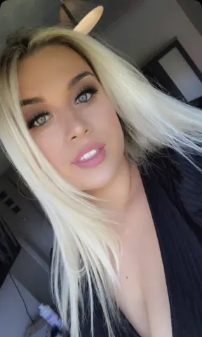MelodyxxUK — Streamate Photos