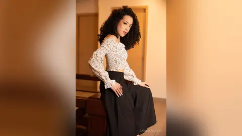GabrielaLorens — Bossy and stylish!