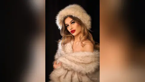 ElinaCarter — Santa Baby 💋