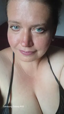 BustyBecki26 — Streamate Photos