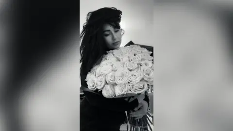 AdiraMaeven — Roses