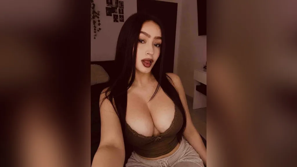 LunaWarrner — live cam
