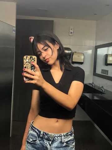 Selenne_schmittLm — Streamate Photos