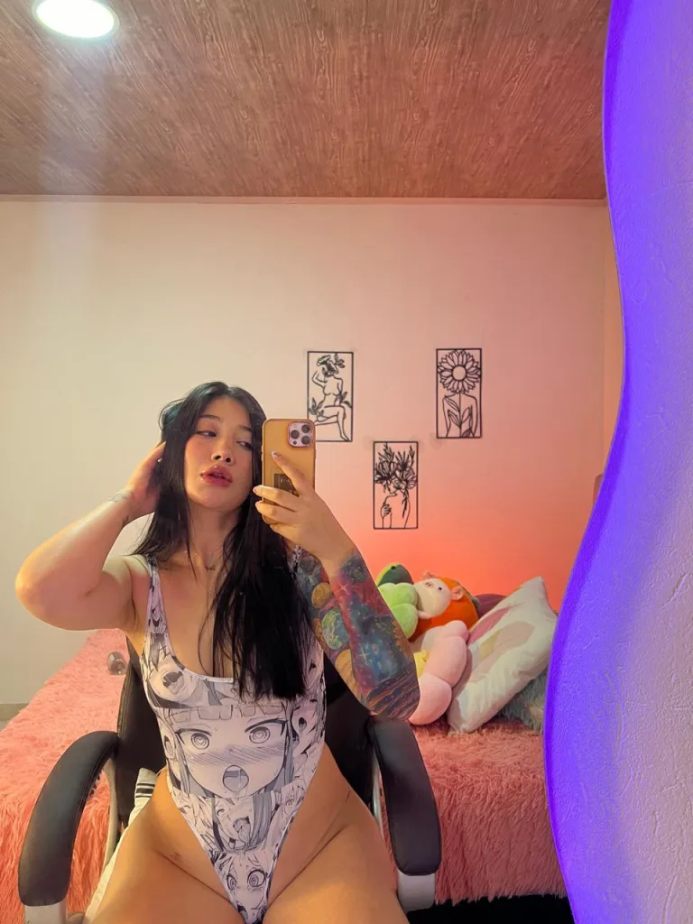 AbrilLuar — Streamate Photos