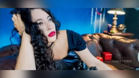 LunaThika — 👠