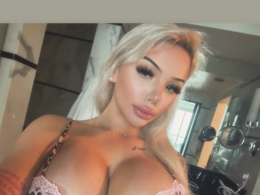 Emmagray22 — Streamate Photos