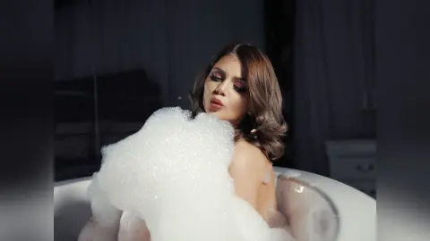 Mia — Let's Get Bubbling!