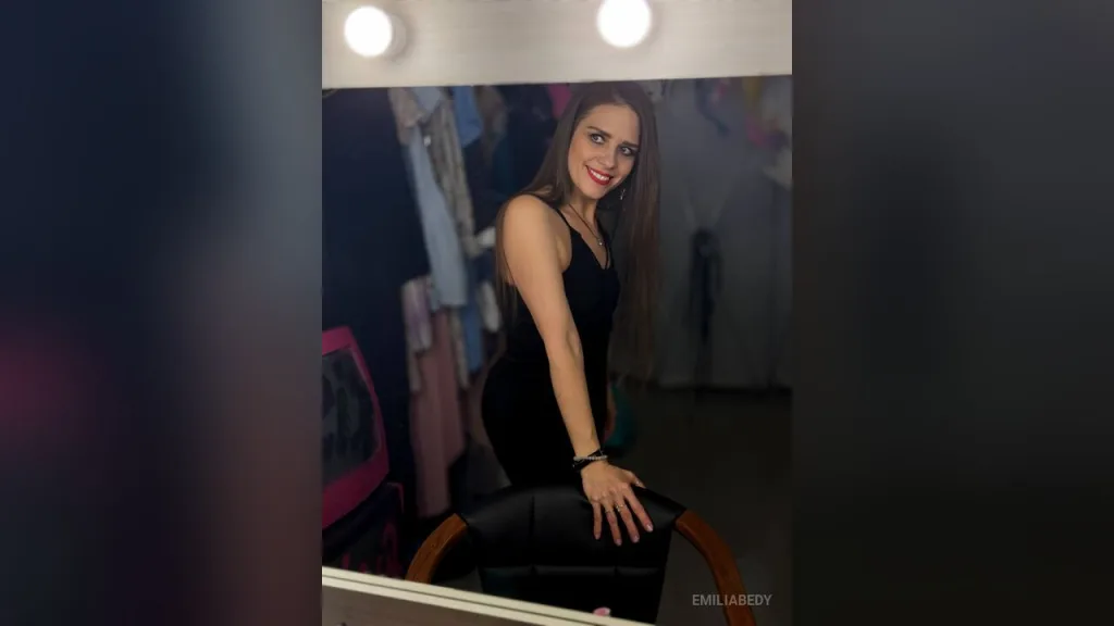 EmiliaBedy — live cam