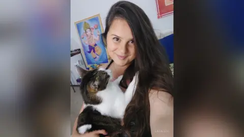 LaraDevi — Sweet Pussy