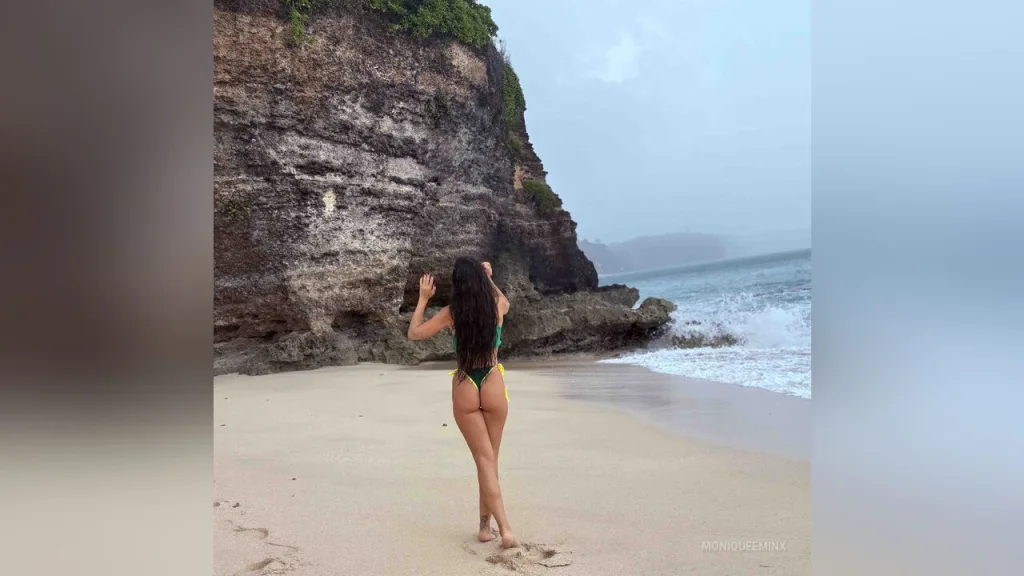 MoniqueeMinx — Goddess in vacay