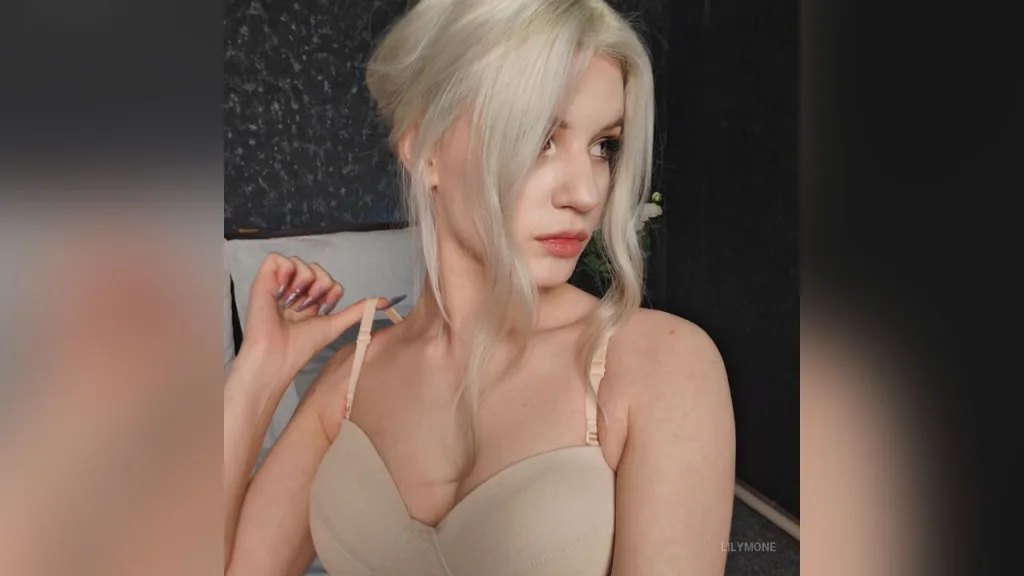 LilyMone — live cam