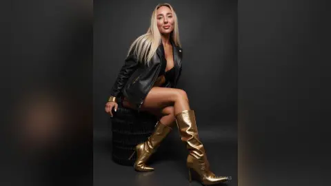 AnnaAurikas — Golden lady