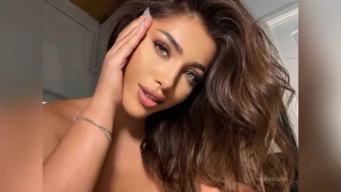 Kaylee — Selfie