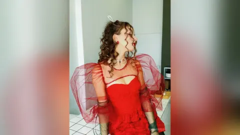 FloraWildy — red rose