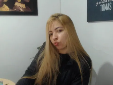 LAURAMARLYN33 — Streamate Photos
