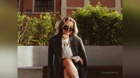 JolineSchiefen — Shy
