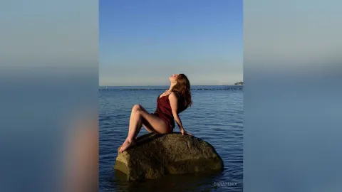 DanaFenix — Enjoying the sun!🌅