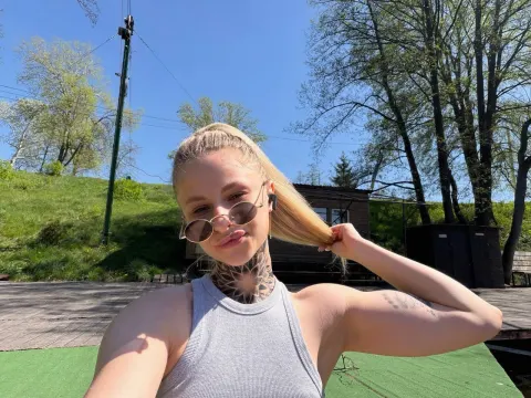 HotBlondy00 — Streamate Photos