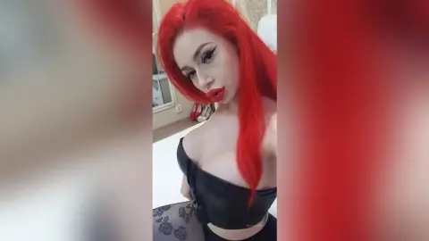 Noir — Selfie