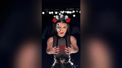 LeaNoire — Dark glamour unleashed.