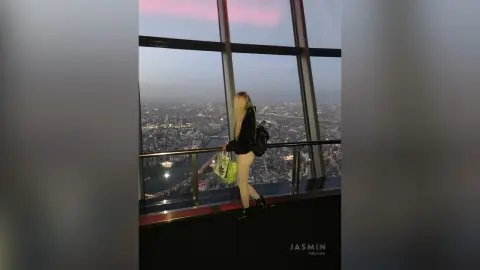 AmeliaGrandes — selfie Japan