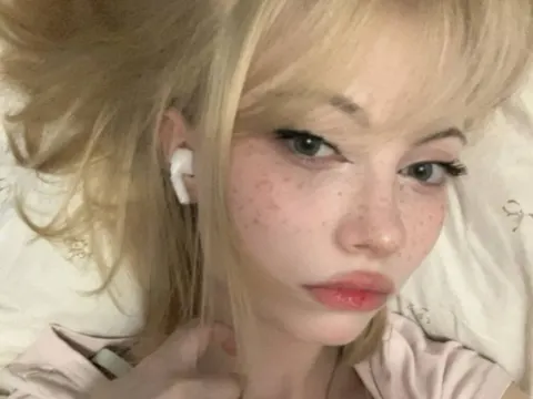 LeonardaZeeman — LiveJasmin cam model