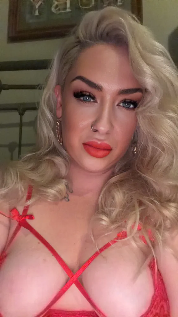 Violety_xo — Streamate Photos