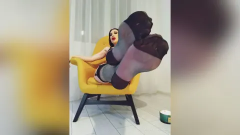 WandaThorne — Legs, feet & nylons