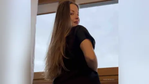 AdelinaKael — 👅