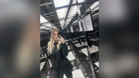 Kendall — Selfies