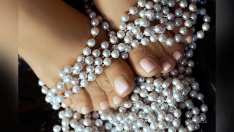 AgleaSwan — Nylon feet & pearls