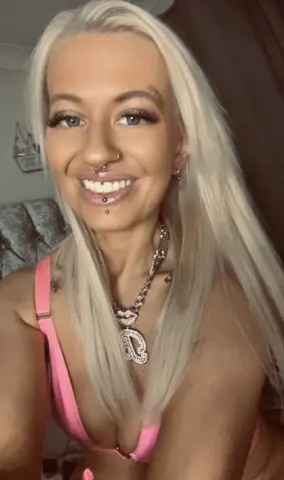 BabeBeth40 — Streamate Photos