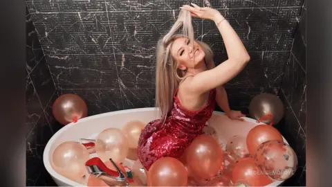 DeniseMoroye — Let's celebrate me! 🎊🥂