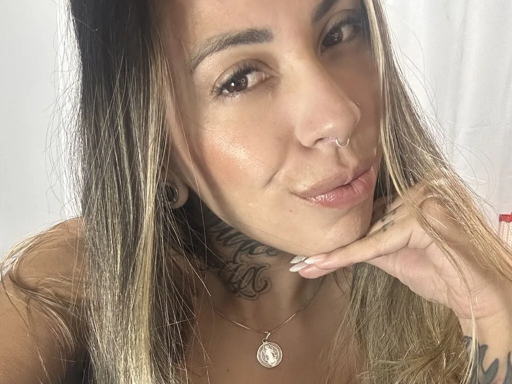 Madelaynie — live cam