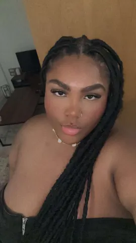 CurvyDestinyXxxx — Streamate Photos