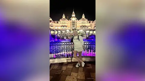 Carolina — I wanna kiss you in Paris