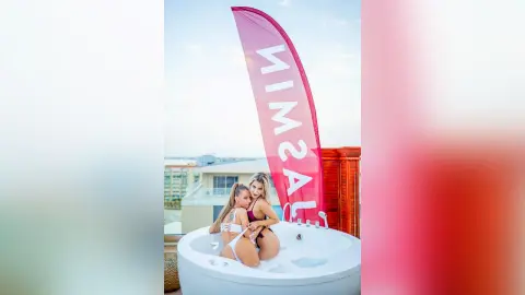 Arianna — Jacuzzi fantasy- with a friend