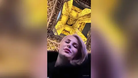 Carolina — I wanna kiss you in Paris