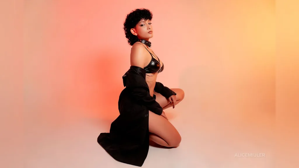 AliceMiuler — Naughty