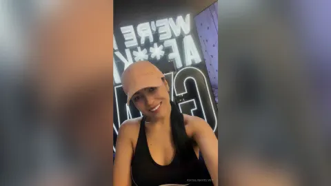KatalinaVelvet — En el gym 