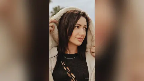 JasminNise — Portrait