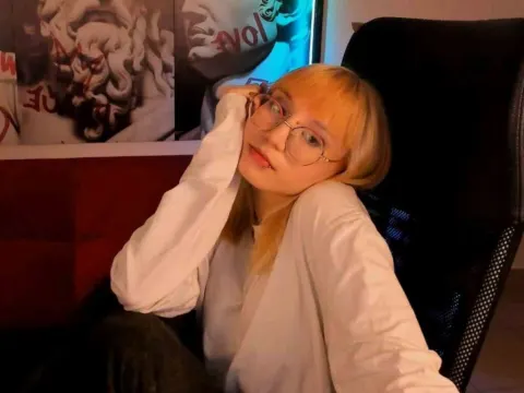 ReminaMeow — LiveJasmin cam model