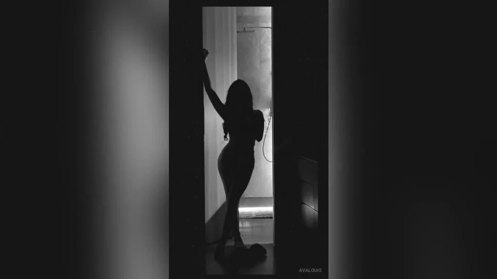 AvaLouis — live cam