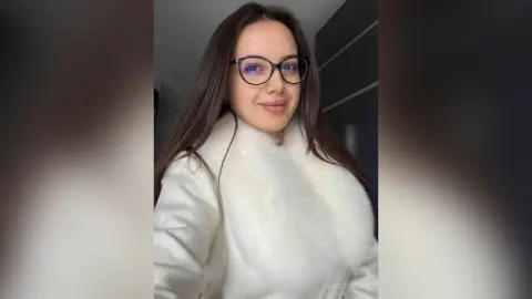 CassyTorres — No Make UP👻