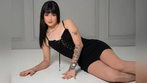 SelenaHolt — Reserved but unforgettable