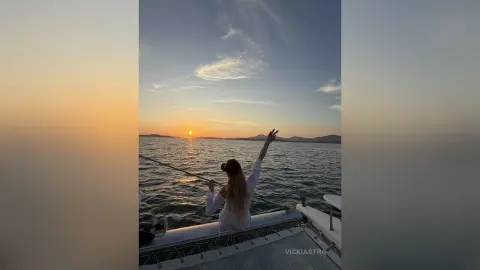 VickiAstra — Spend time on the beach 