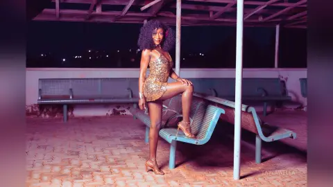 TaylaWella — Gold Night