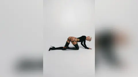 MoniqueHils — New